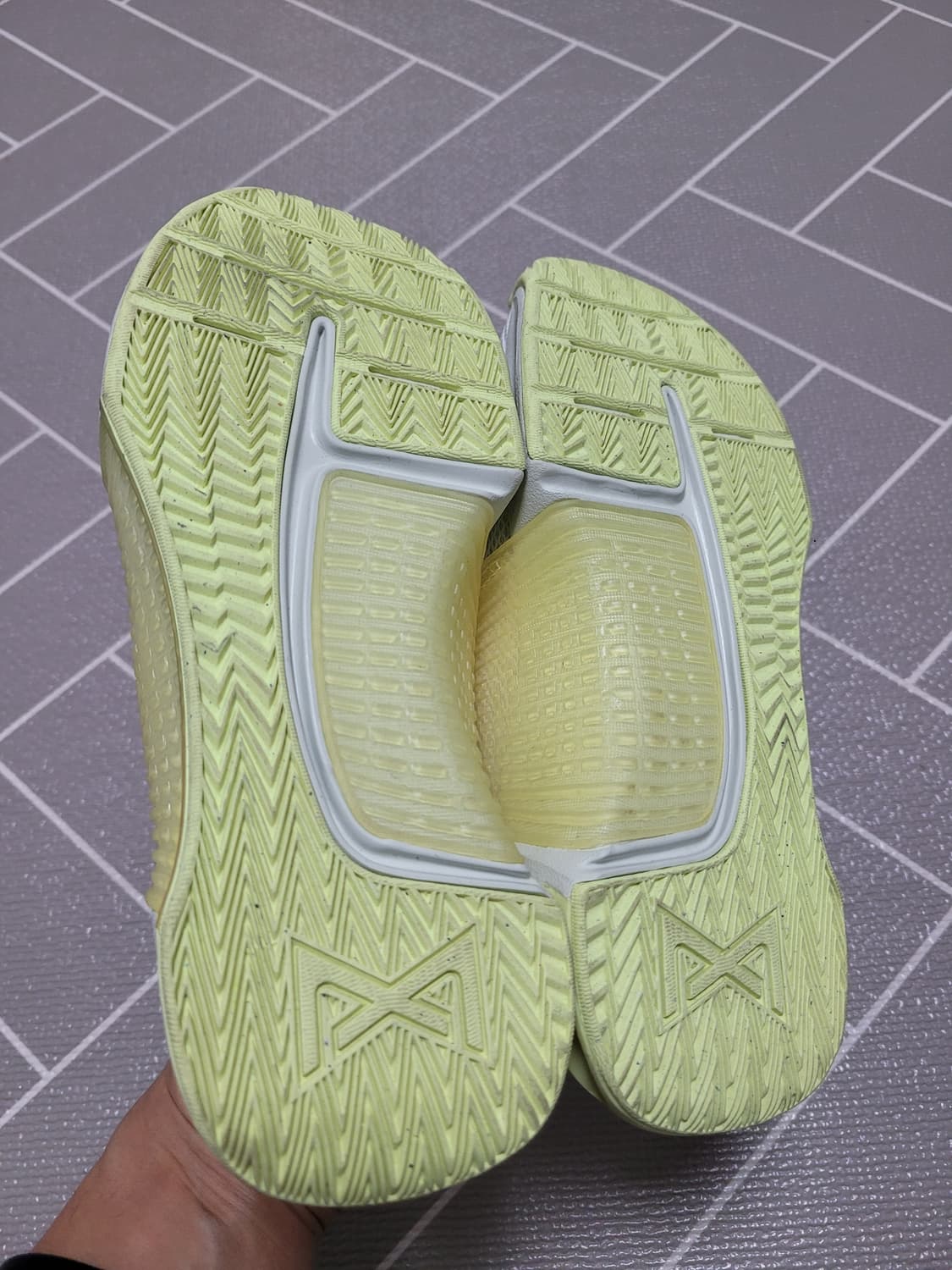 1회착) 나이키 메트콘 9 화이트 루미너스 그린 235 상품이미지6