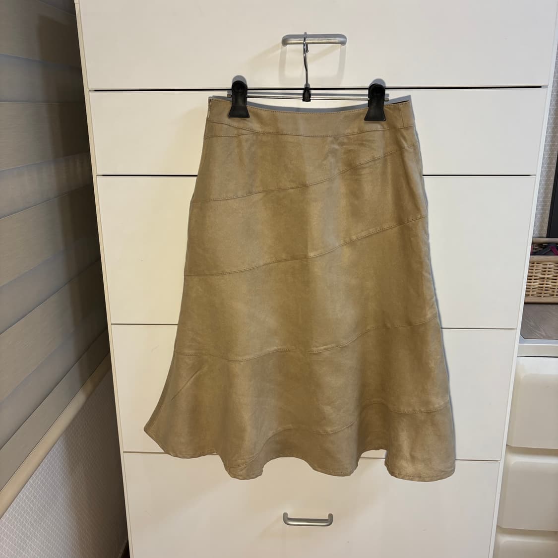 일본브랜드 스웨이드st 베이지 미디 스커트 상품이미지5