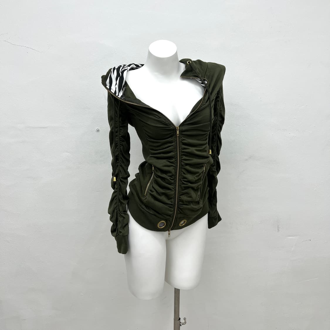 Skinny lips shirring hood zip 상품이미지1