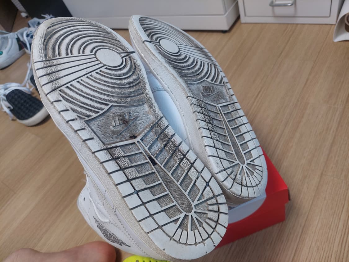 나이키 에어 조던 1 미드 '화이트 쿨그레이' 상품이미지8