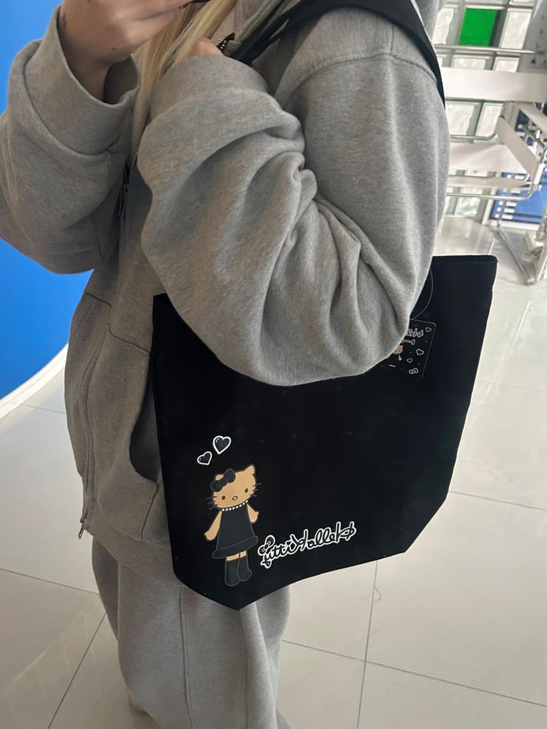 SUNBORN HELLO KITTY PRINT 헬로 키티 토트백 상품이미지1