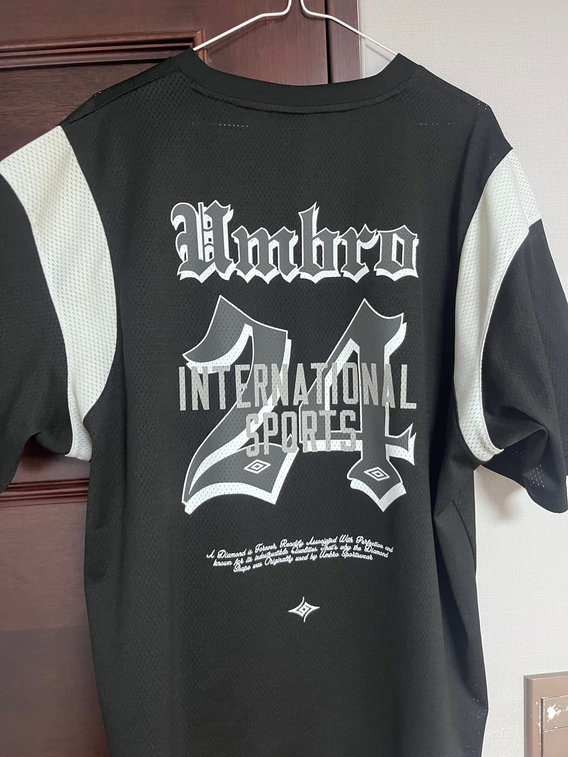 엄브로 스포티 레터링 메쉬 반팔티셔츠 블랙 상품이미지7