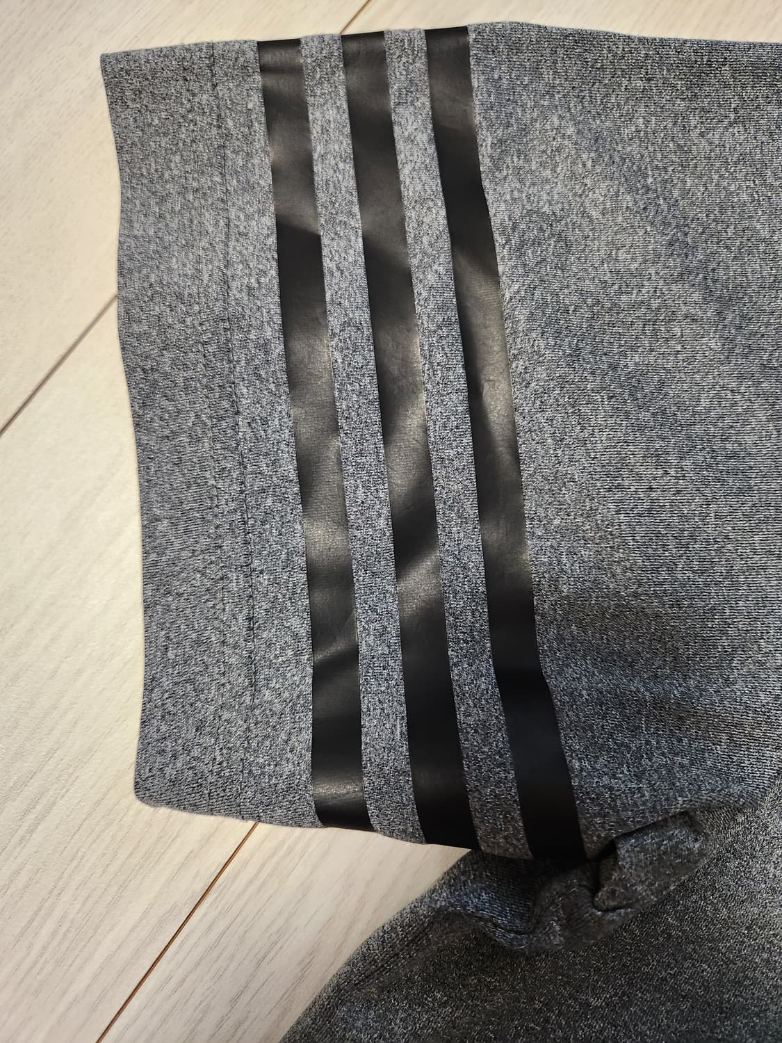 아디다스 골프 남성 반팔카라티 L(새상품급)

오염 하자없이 깨끗해요^^ 상품이미지5