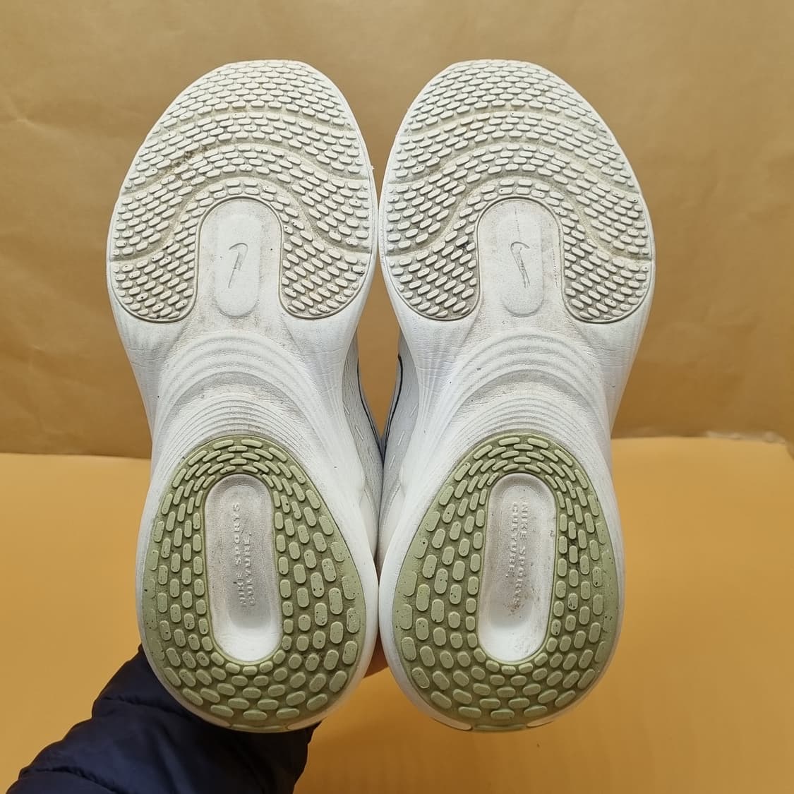 나이키 업 리프트sc 여성운동화235  상품이미지3