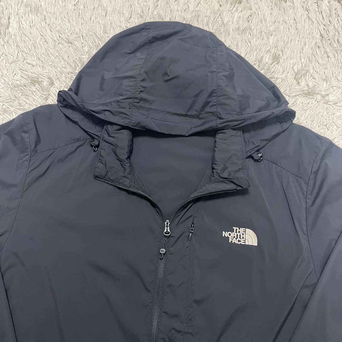 The North Face black windbreaker 상품이미지5