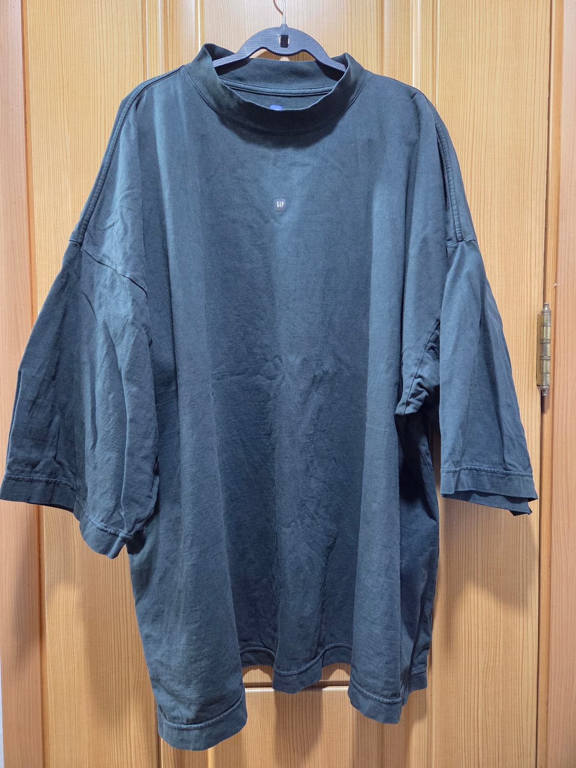 YEEZY GAP SHORT SLEEVE 상품이미지1