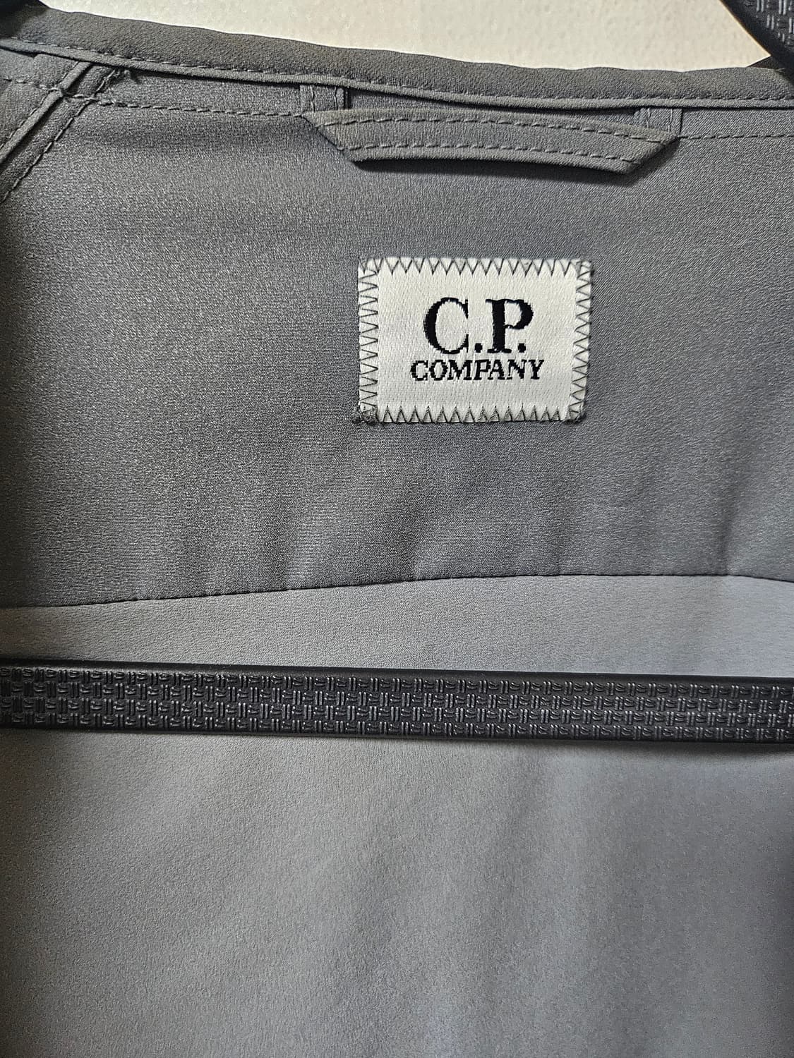cp컴퍼니 그레이 바람막이 95 상품이미지4