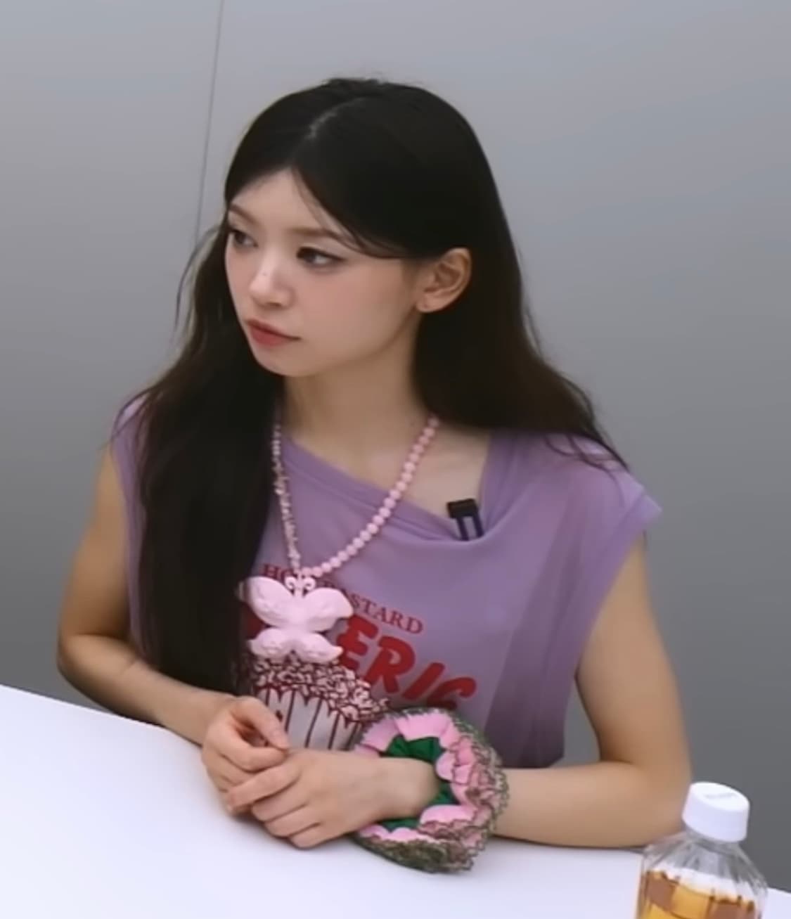 아일릿 모카 착용 나비 펜던트 목걸이 상품이미지2