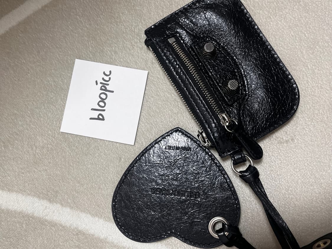 발렌시아가 르카골 XS 블랙 (카드지갑+하트미러) 상품이미지3