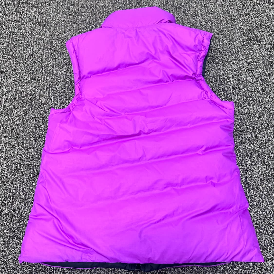 NIKE 나이키 여성 덕다운 양면 패딩 조끼 S 상품이미지8