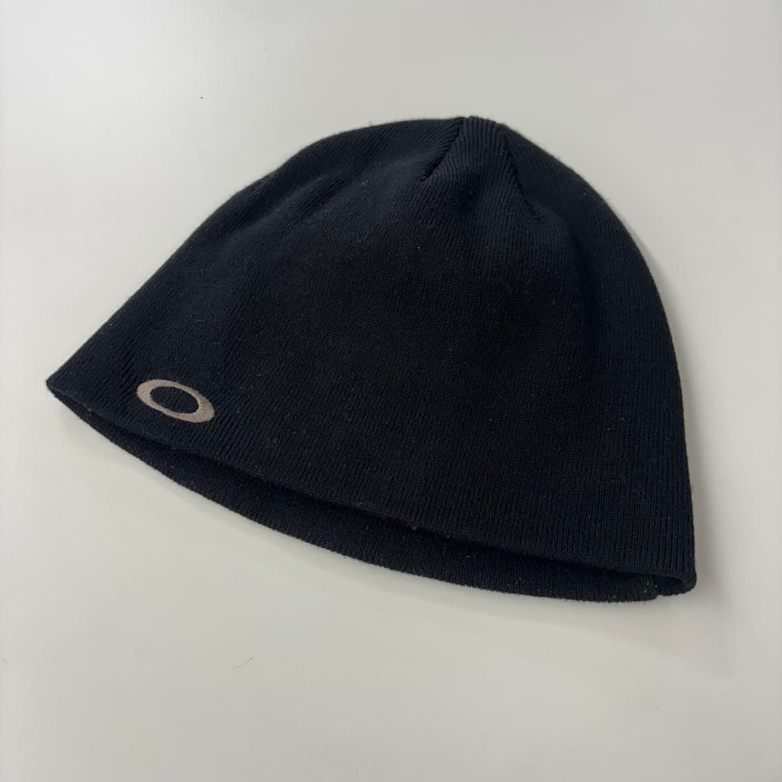 오클리(Oakley) 빈티지 로고 니트 비니 블랙 상품이미지1