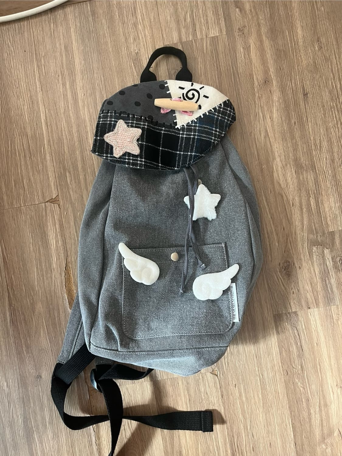 더뮤지엄비지터 패치워크 스트링 백팩 그레이 상품이미지2