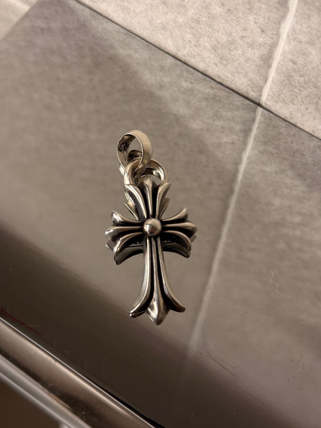 크롬하츠 스몰 크로스 with 베일 펜던트 상품이미지5