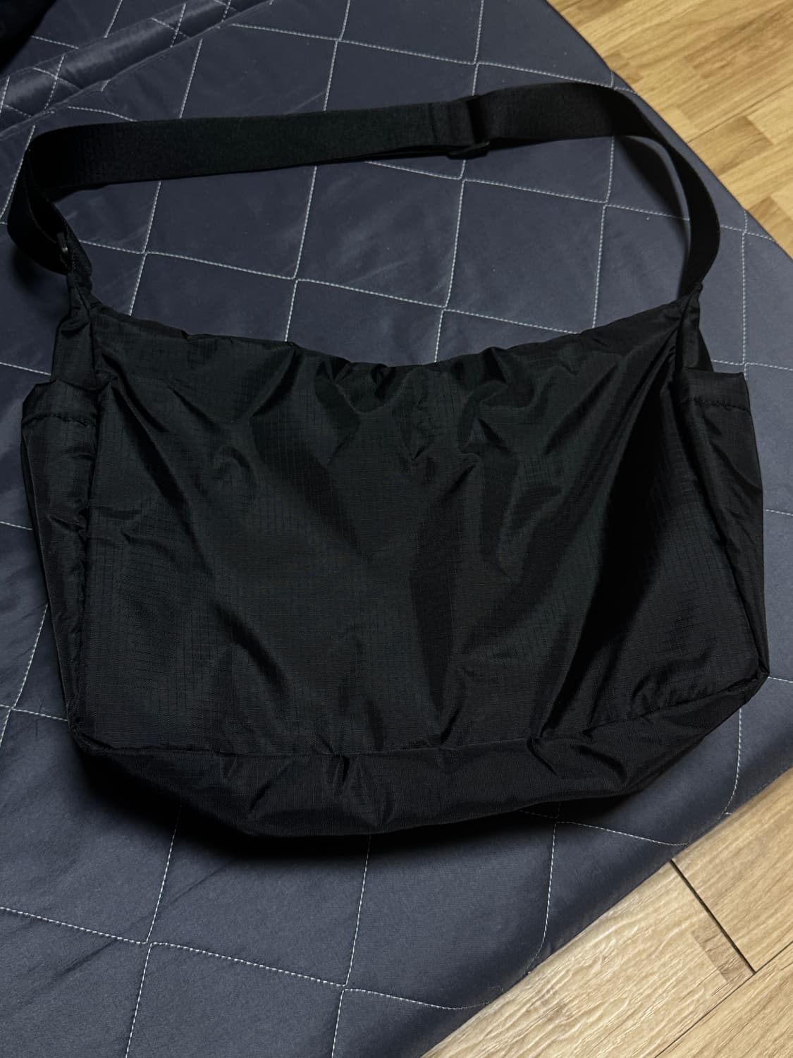 유니클로 멀티 포켓 숄더백 블랙 상품이미지2