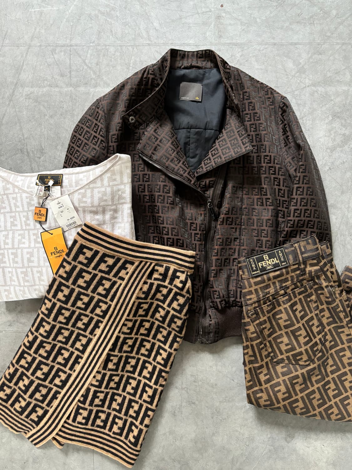 Fendi 펜디 FF 주카 패턴 숄더백 상품이미지9