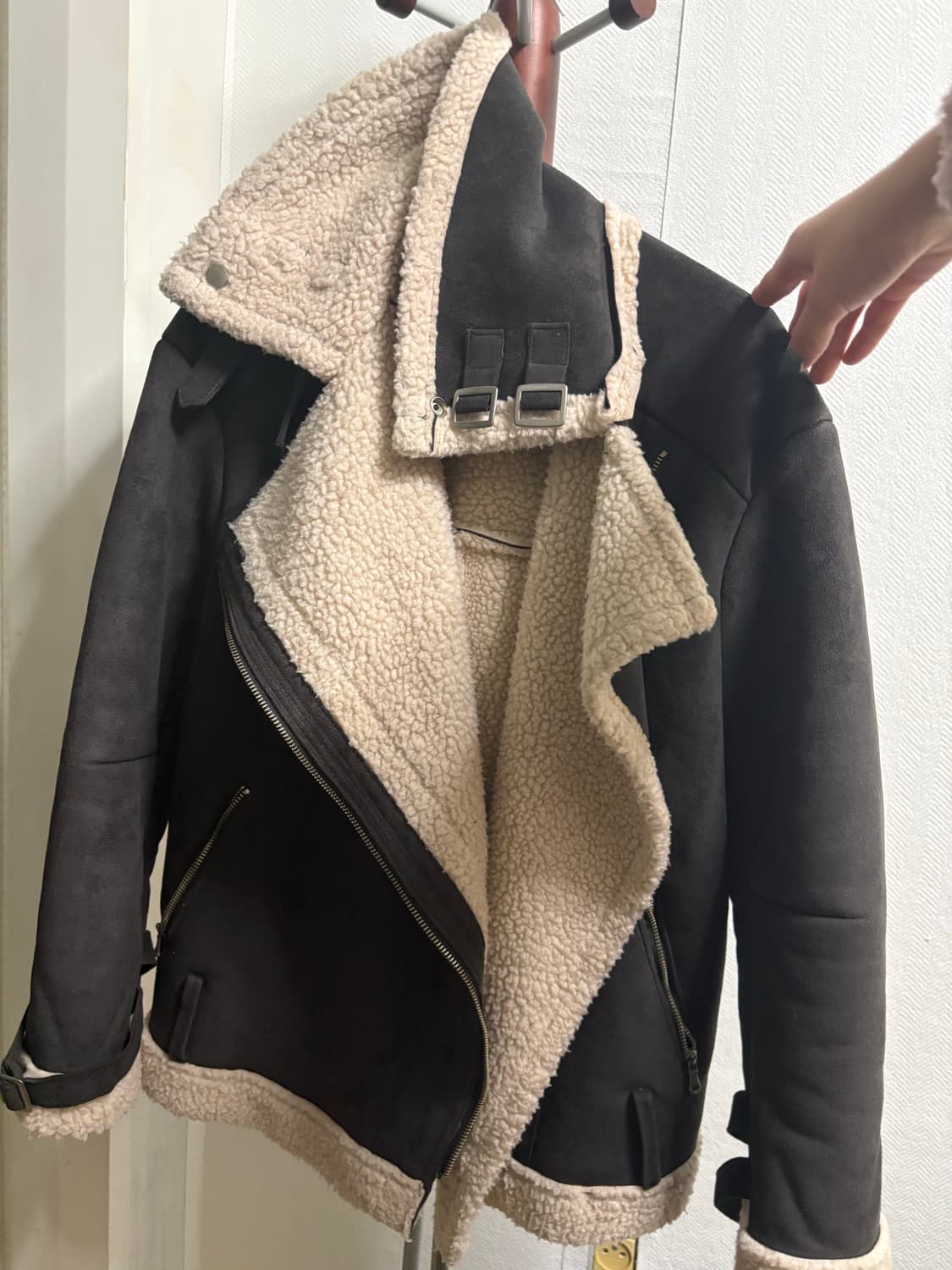 STEADY SELLER 블랙 무스탕 자켓 상품이미지1