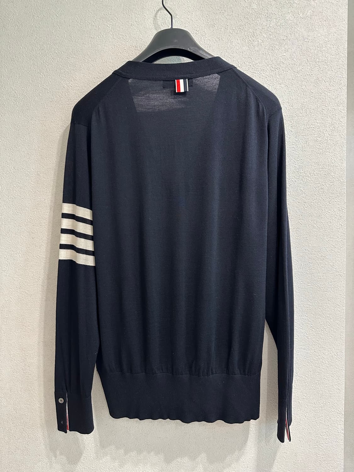 톰브라운 메리노울 브이넥 4바 가디건 상품이미지10