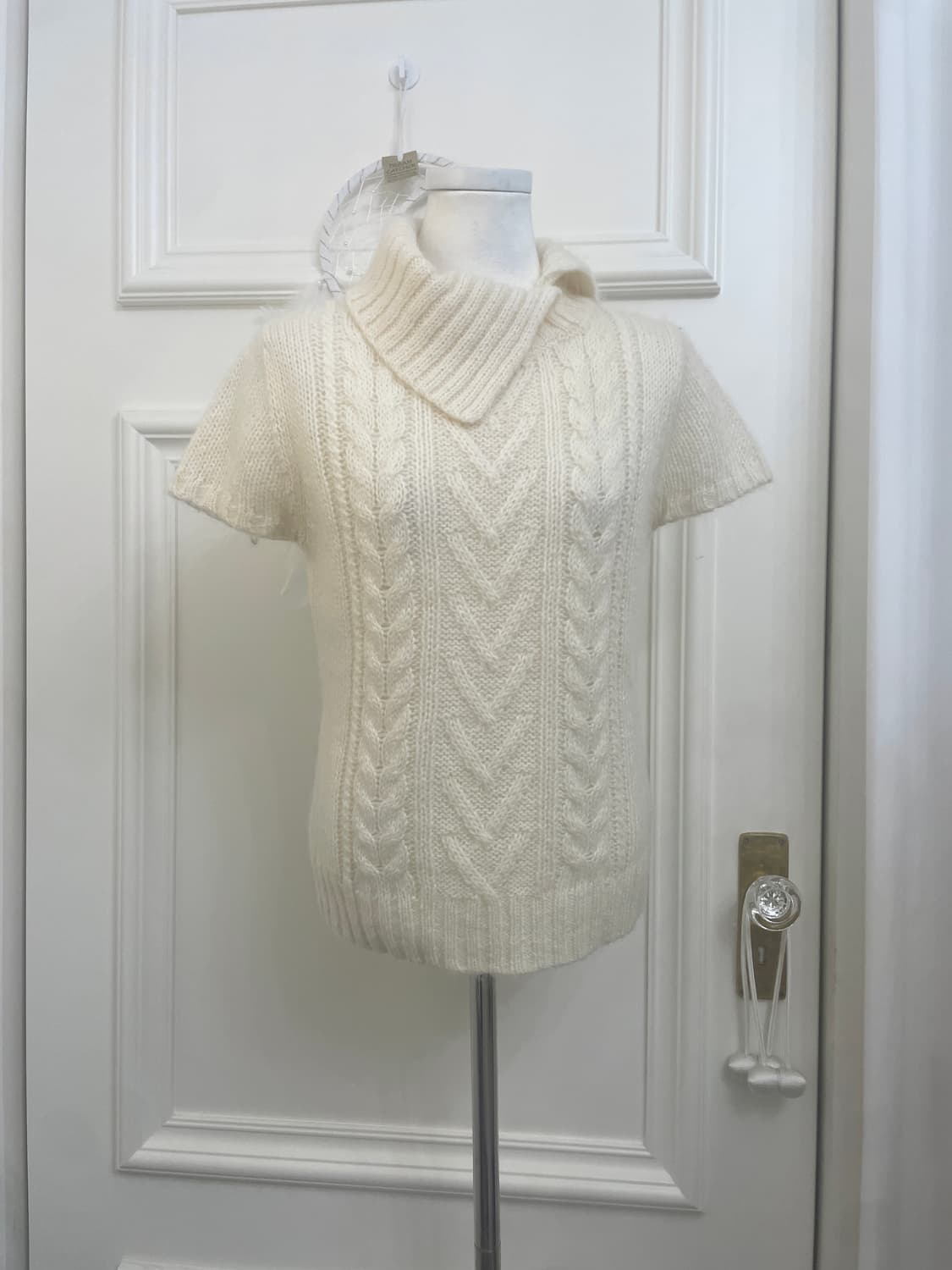 ivory twist diagonal neck half sweater 상품이미지1