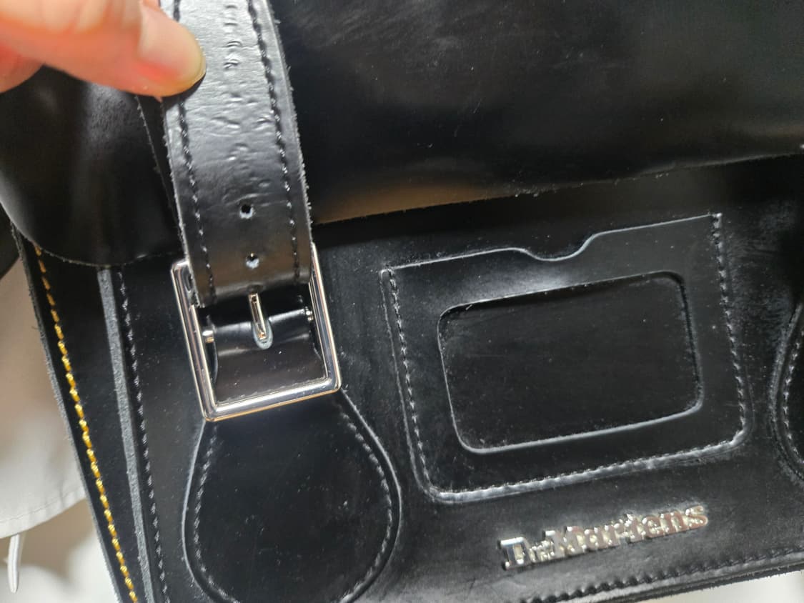 닥터마틴 11인치 사첼백 블랙 상품이미지2