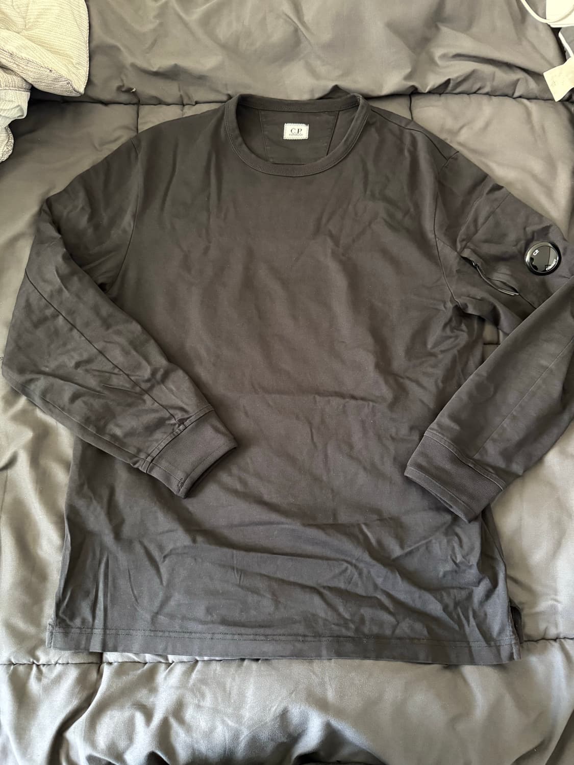 CP 컴퍼니 블랙 롱슬리브 상품이미지1