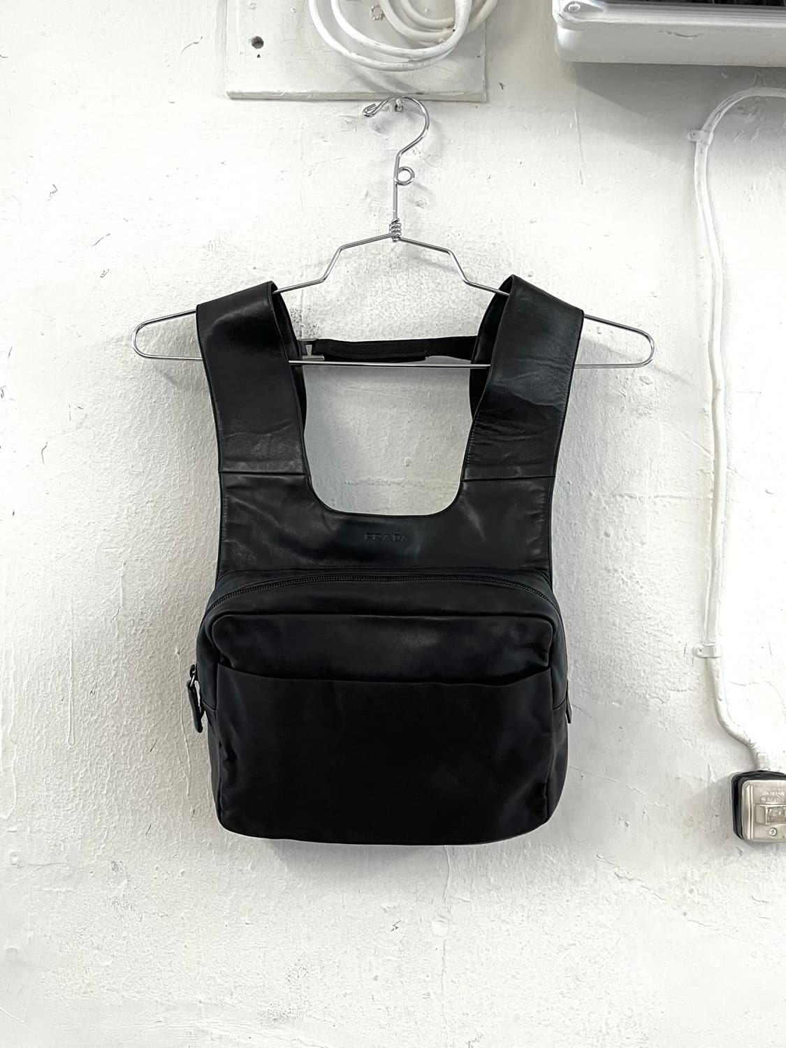 프라다 1999SS 런웨이 아카이브 링 체스트 백팩 상품이미지3