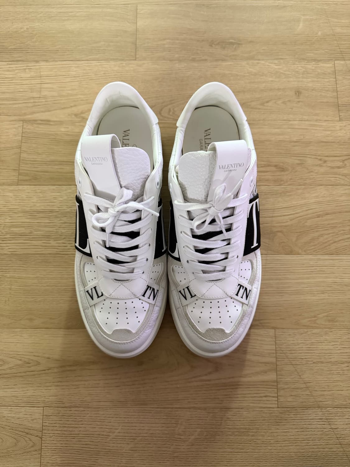발렌티노 레더 스니커즈 상품이미지2