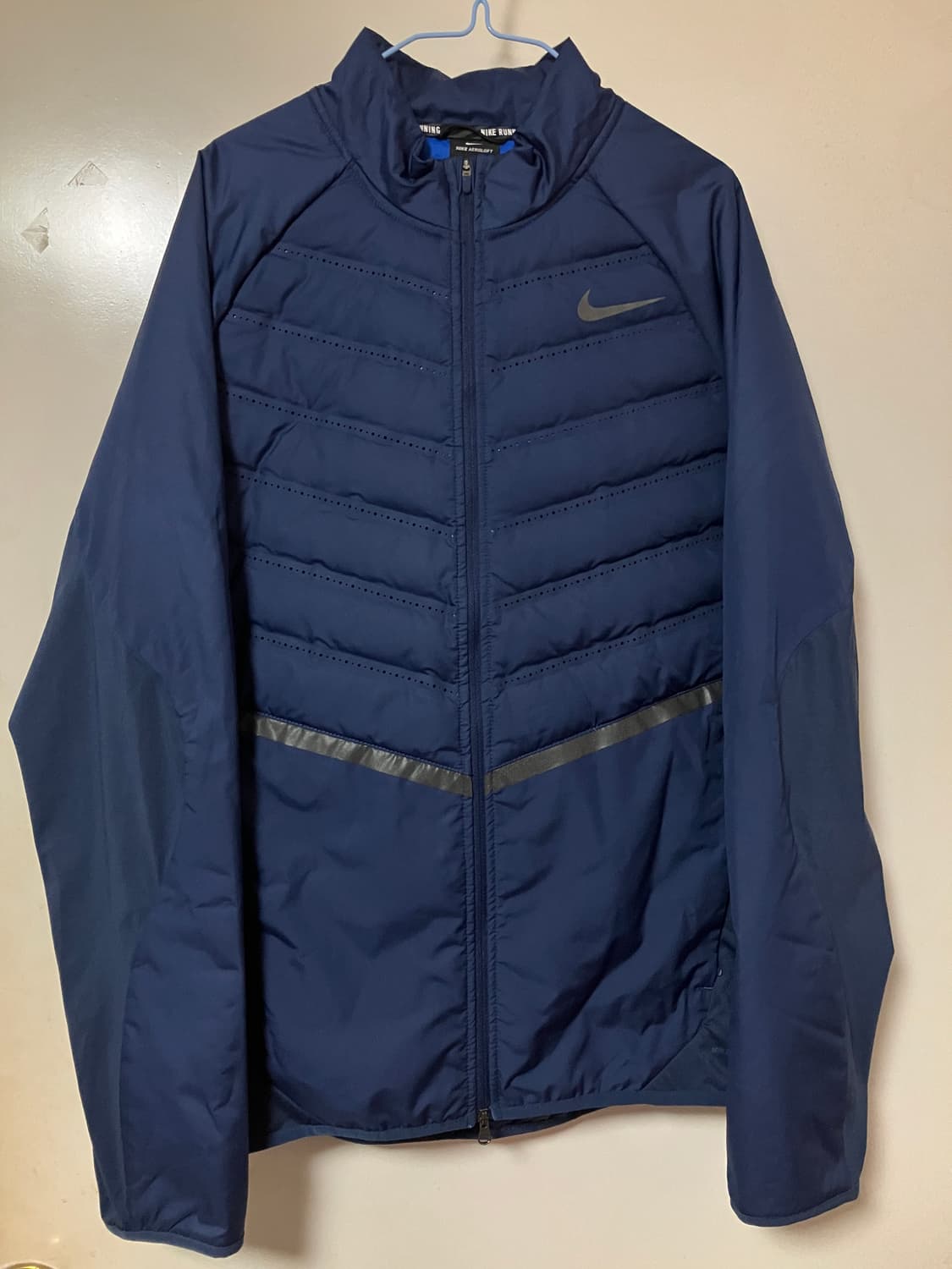 나이키 에어로로프트 자켓 상품이미지1