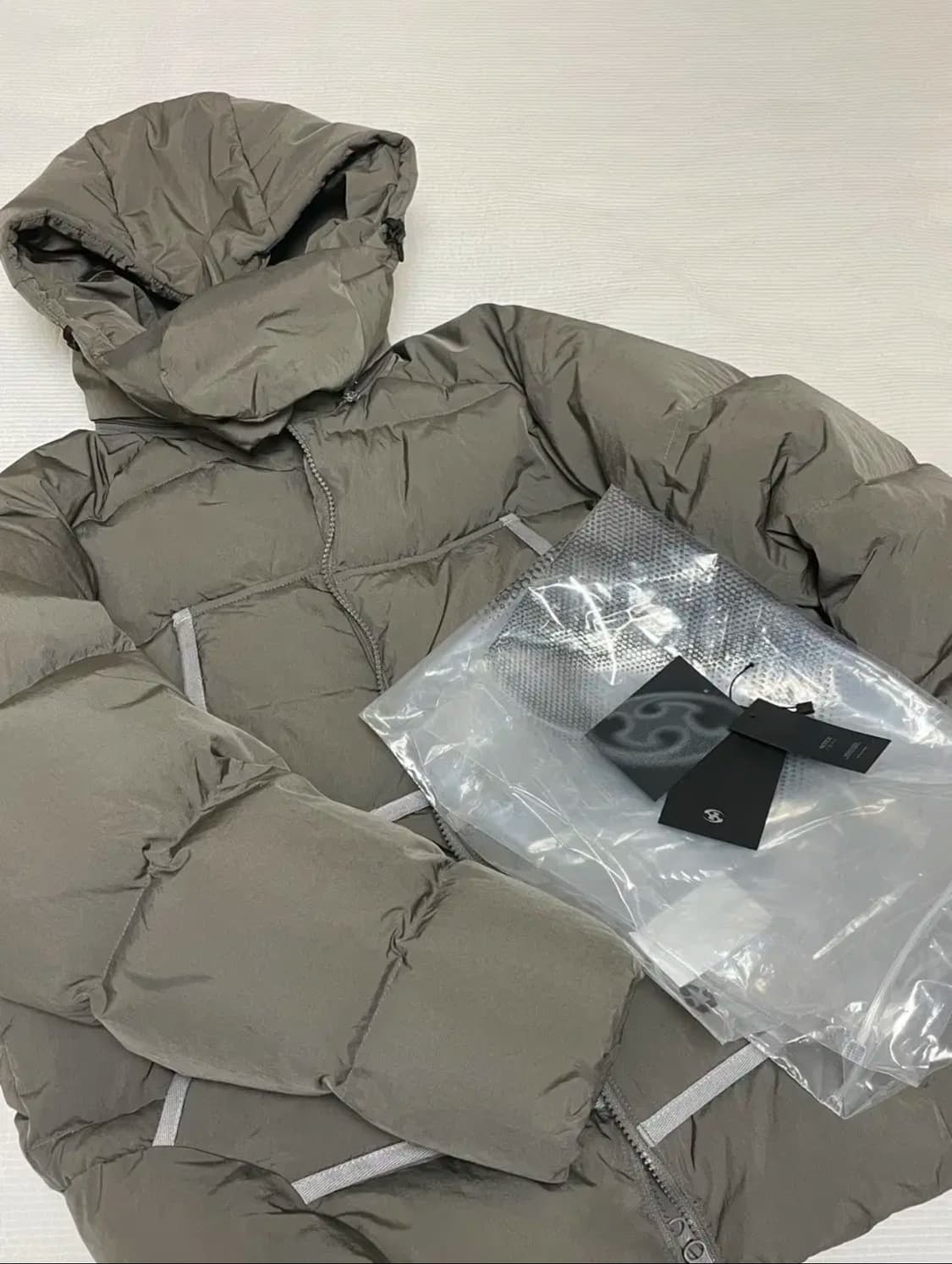 산산기어 테이프드 푸퍼 자켓 브라운 상품이미지1