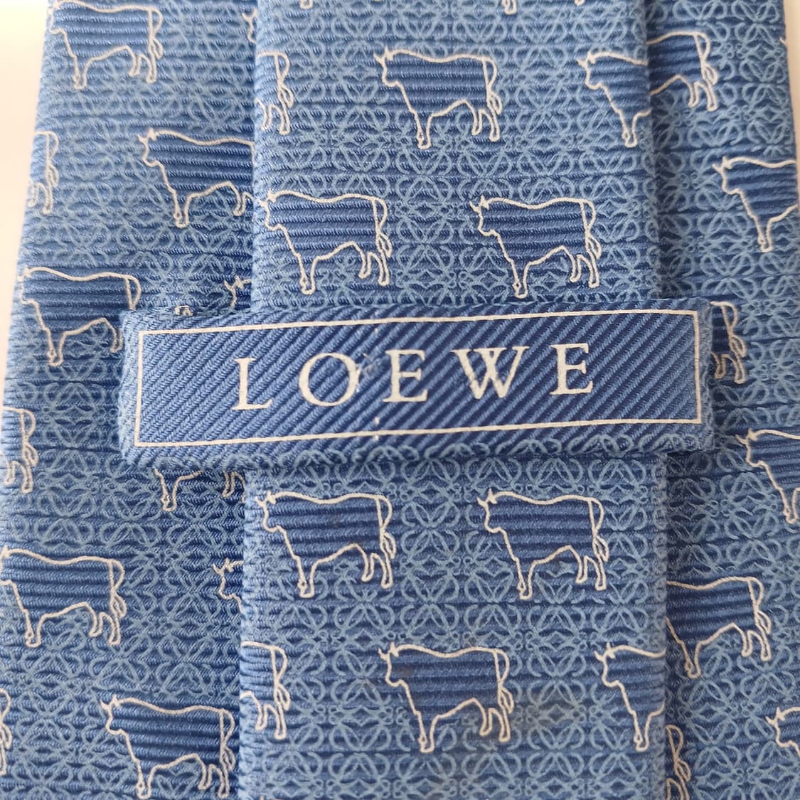 로에베 실크 블루 소 패턴 넥타이 9.9cm B등급 A19596
 상품이미지8