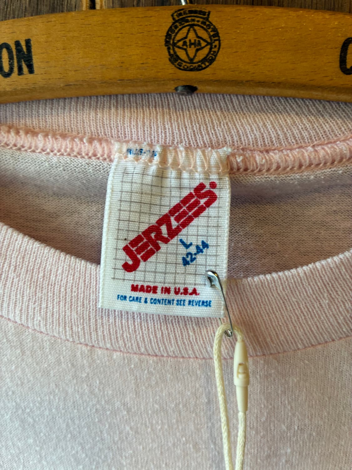 90's Jerzees Sun Seekers Bunny Graphic T 상품이미지3