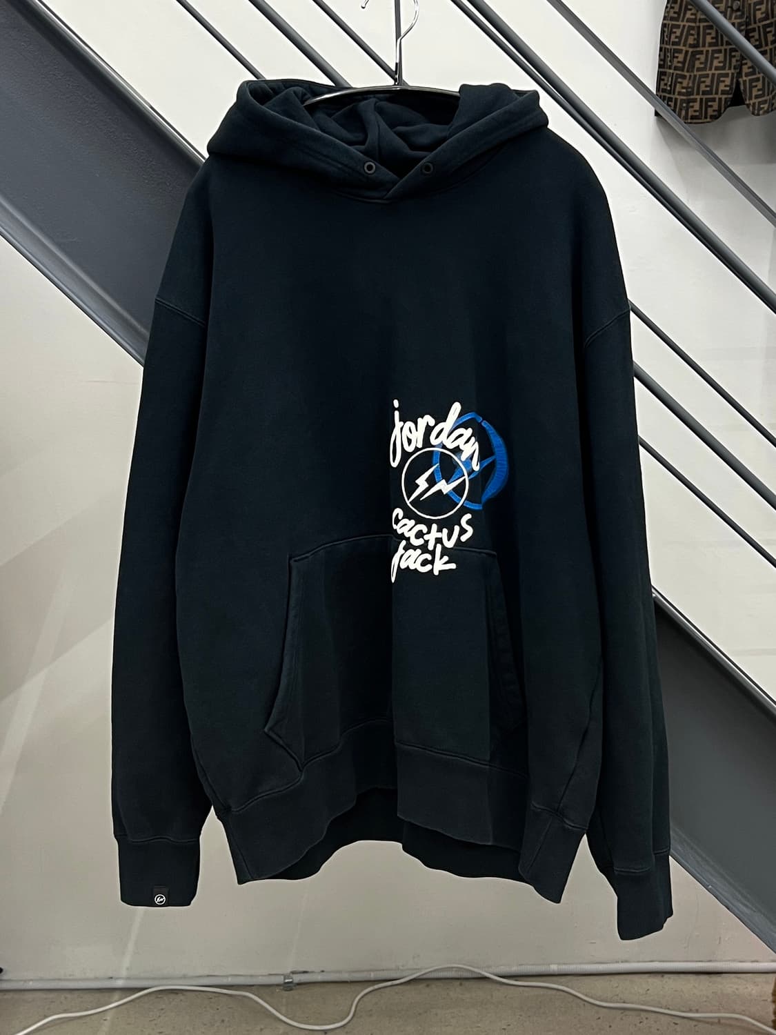 조던 x 트래비스 스캇 x 프라그먼트 후드 블랙 상품이미지3