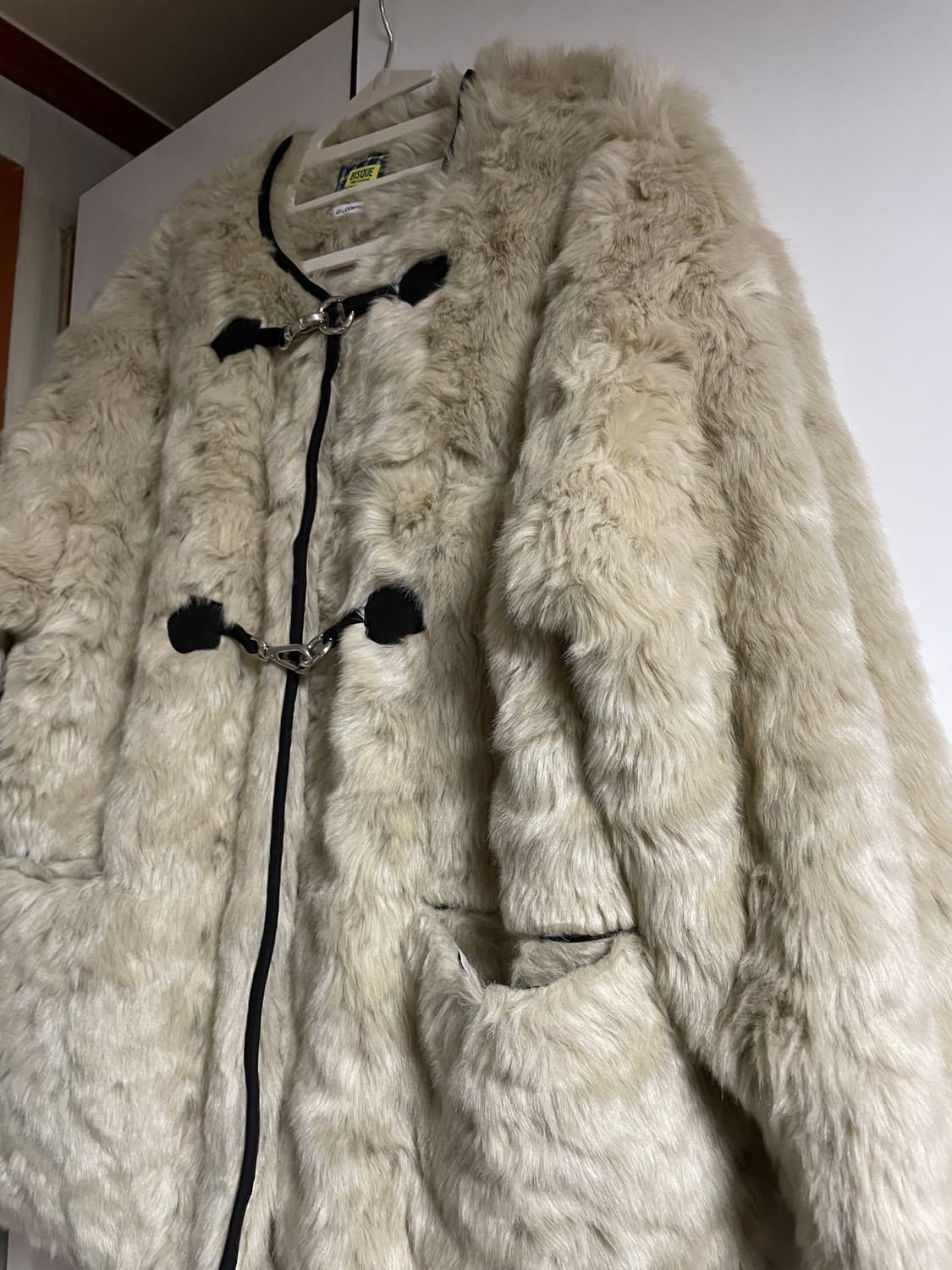 리리컴퍼니 토글 퍼자켓 베이지 새제품 상품이미지3