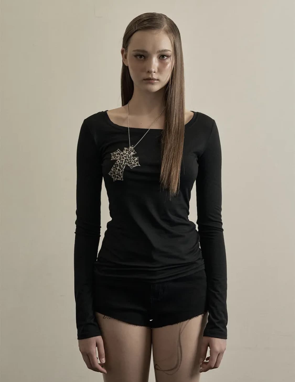 Black leopard cross necklace top 상품이미지1
