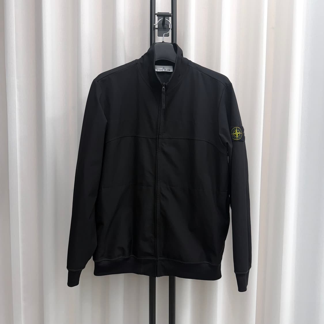 [XL] 24SS 스톤아일랜드 와펜 트랙 자켓 블랙 상품이미지1