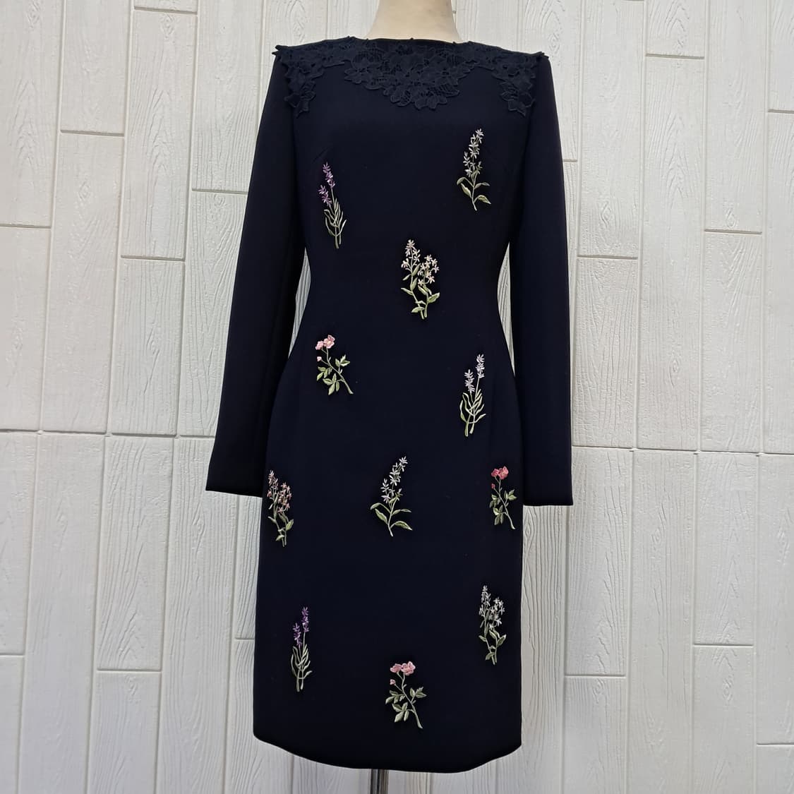 LYNN 네이비 꽃자수  원피스 55 상품이미지1