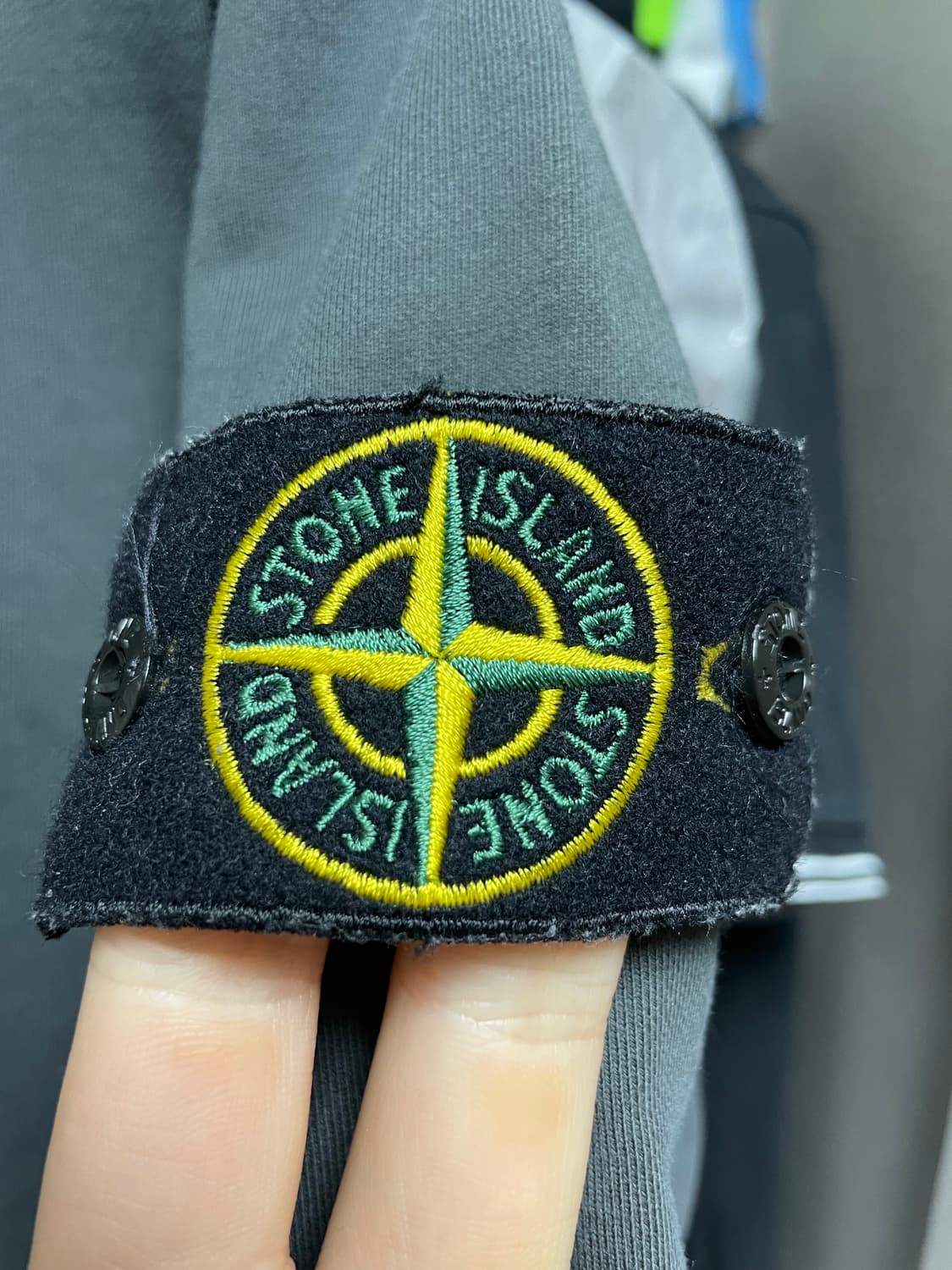 23SS스톤아일랜드 맨투맨 100-L 차콜색상 상품이미지7