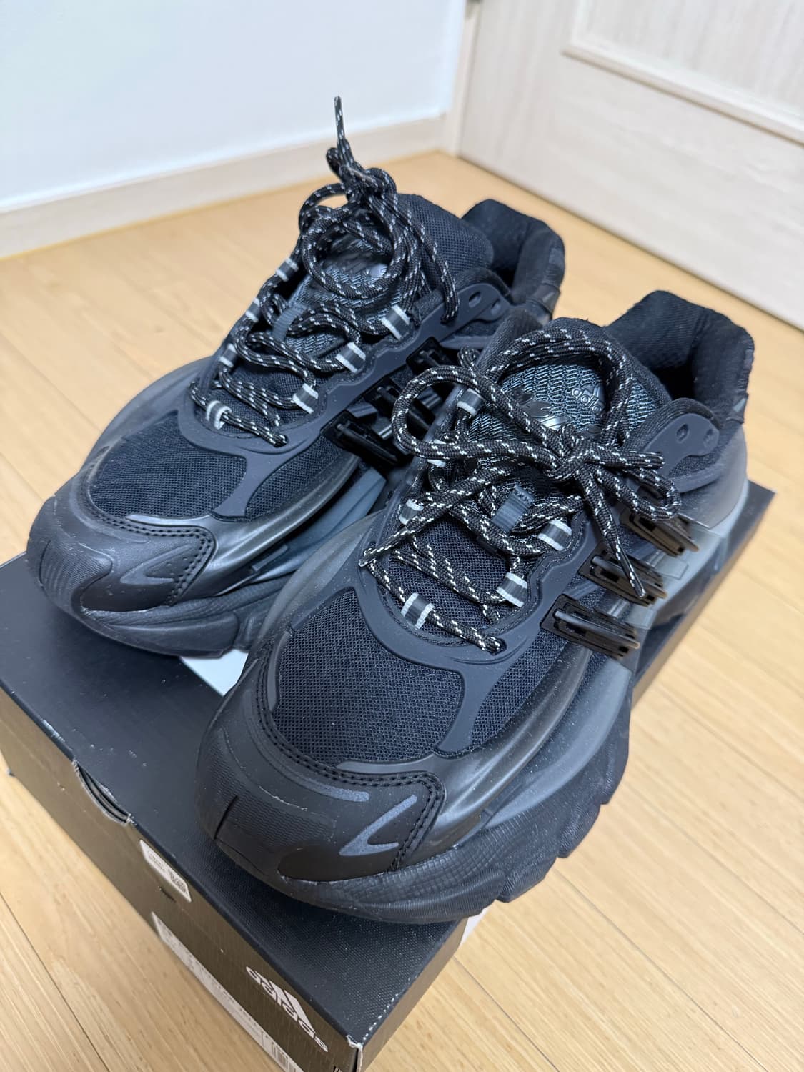 아디다스 퍼렐 버지니아 젤리피쉬 블랙 상품이미지1