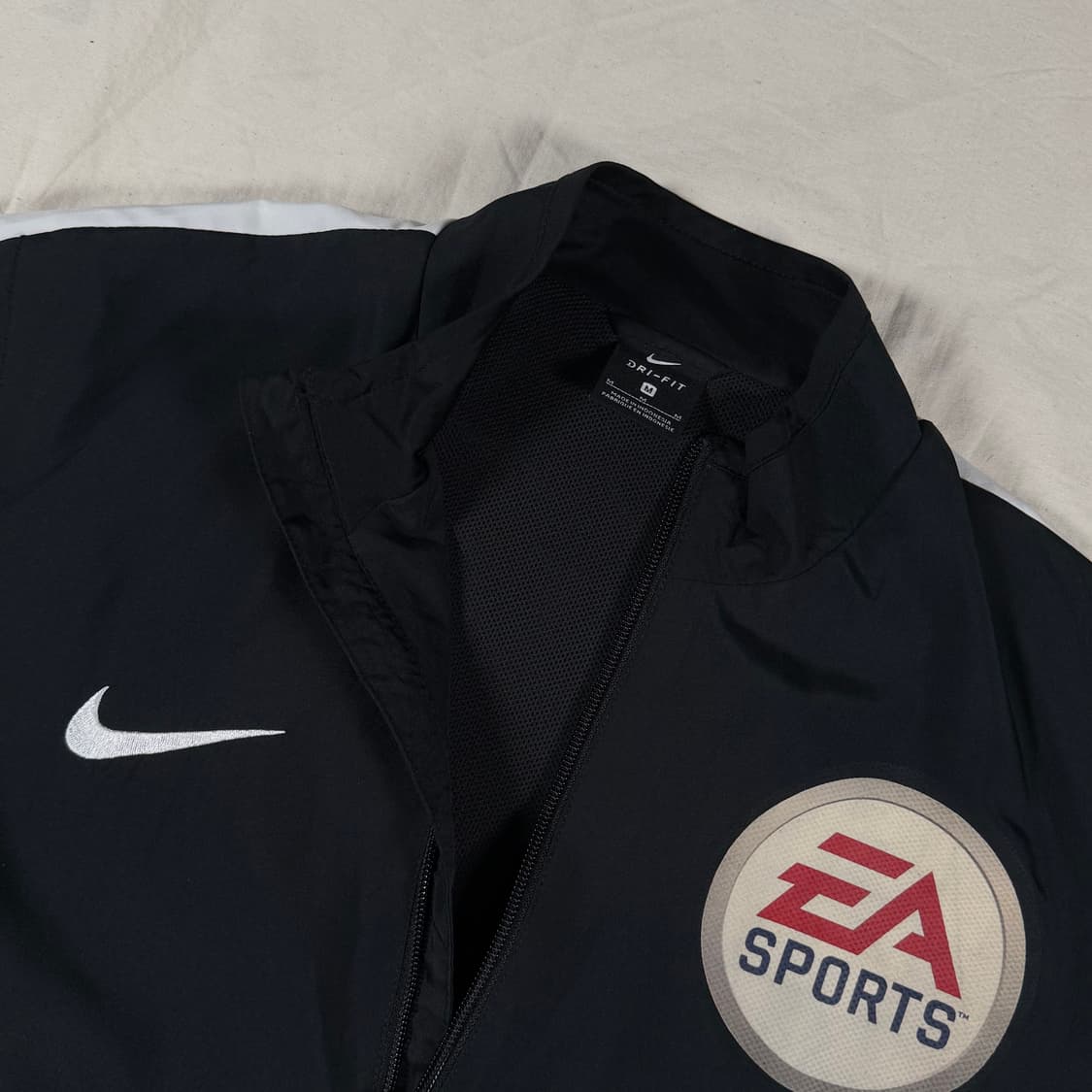 나이키 EA 스포츠 바람막이 집업 자켓 상품이미지2