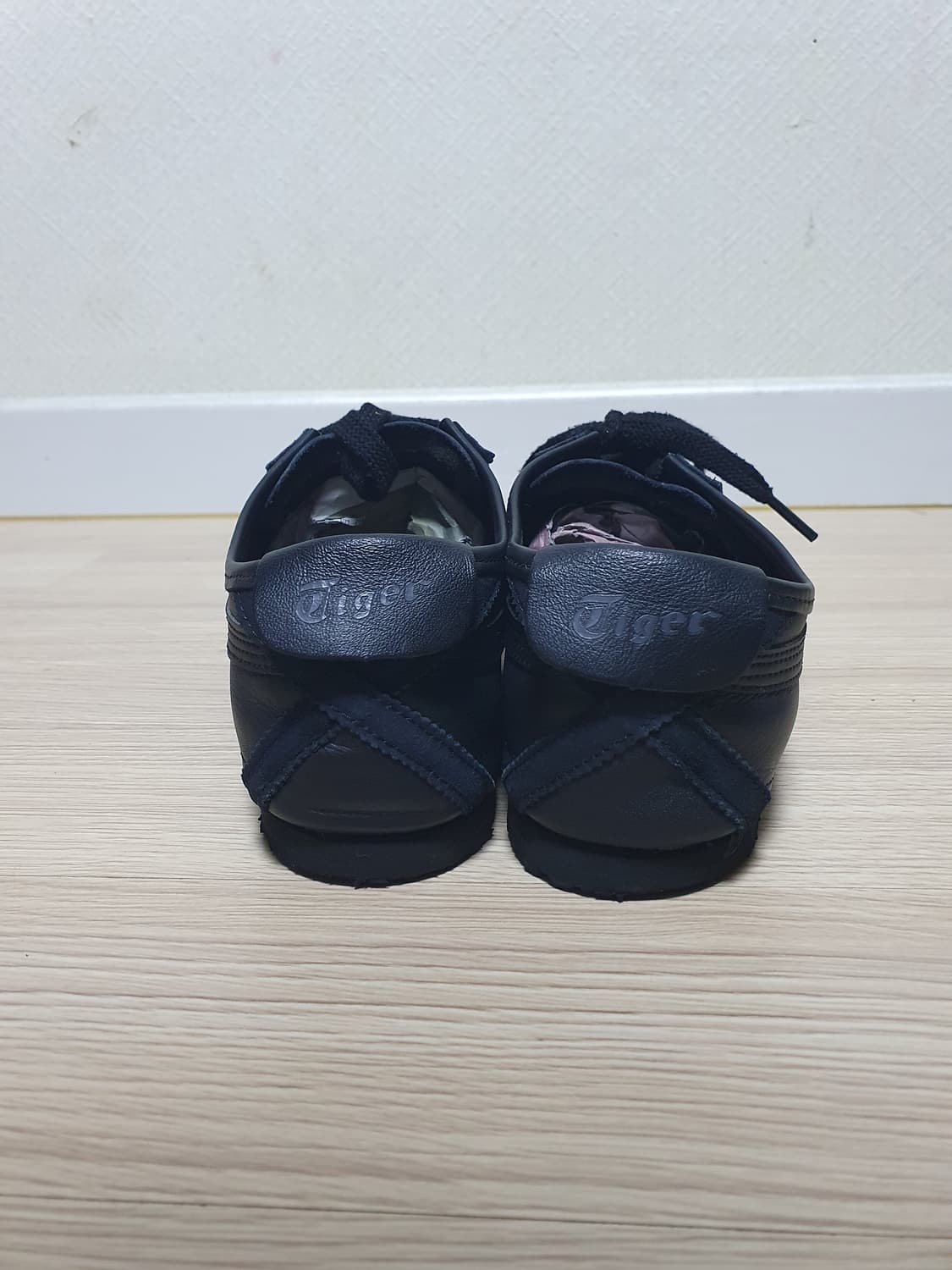 오니츠카타이거 멕시코66 블랙 레더 스니커즈 270 상품이미지5