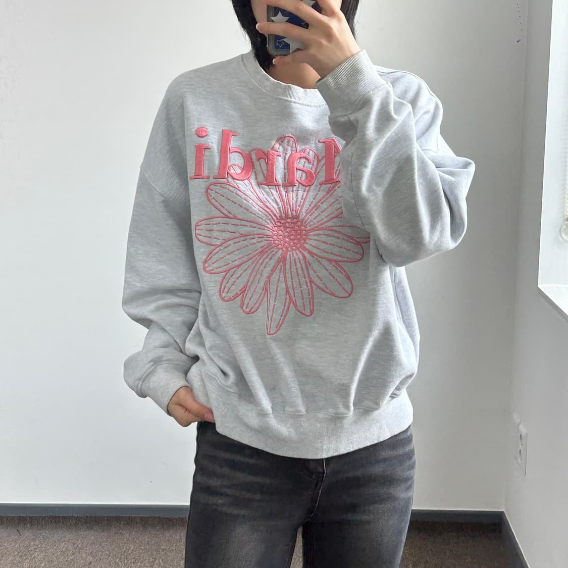 Mardi Mercredi 마르디메크르디 핑크 자수 로고 맨투맨 상품이미지1