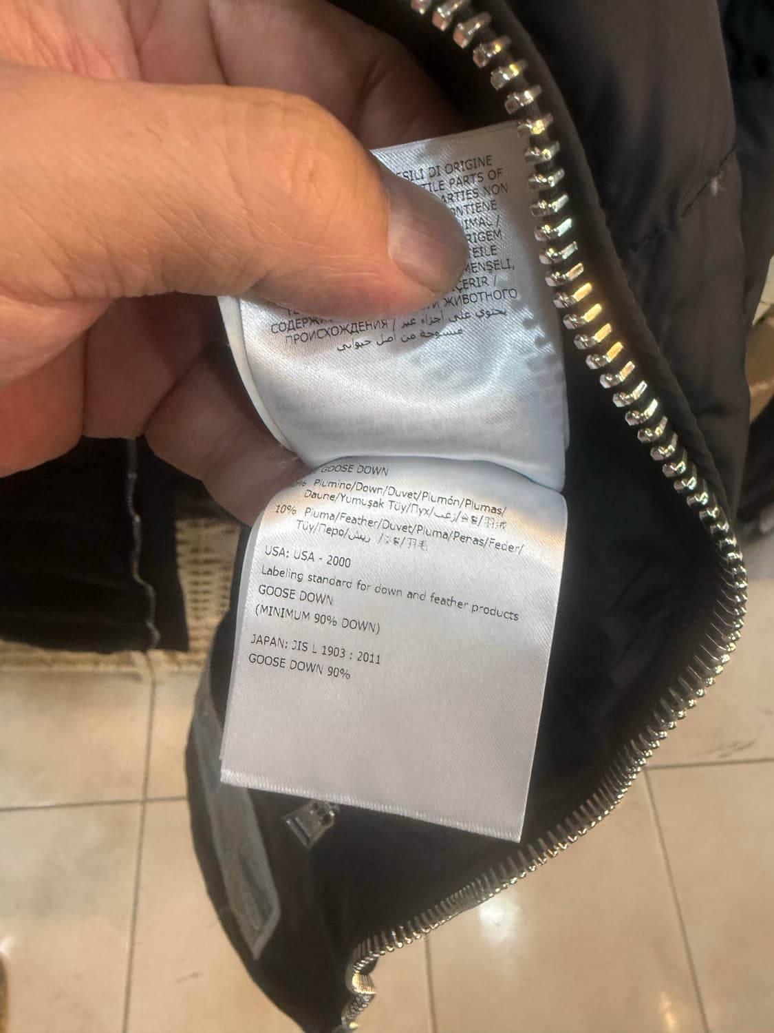 3/100-105/21fw 정품 몽클레어 아미오 패딩 팝니다 상품이미지9