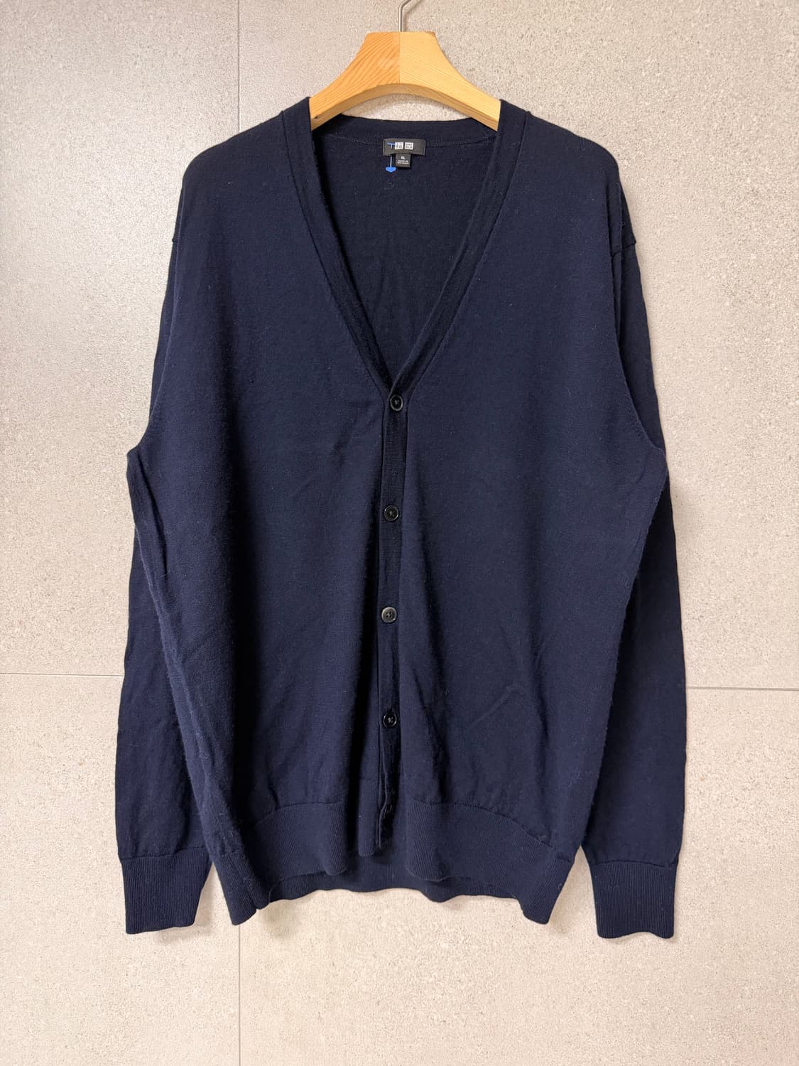 유니클로 남자 모100 얇은 브이넥 가디건 니트 상품이미지1