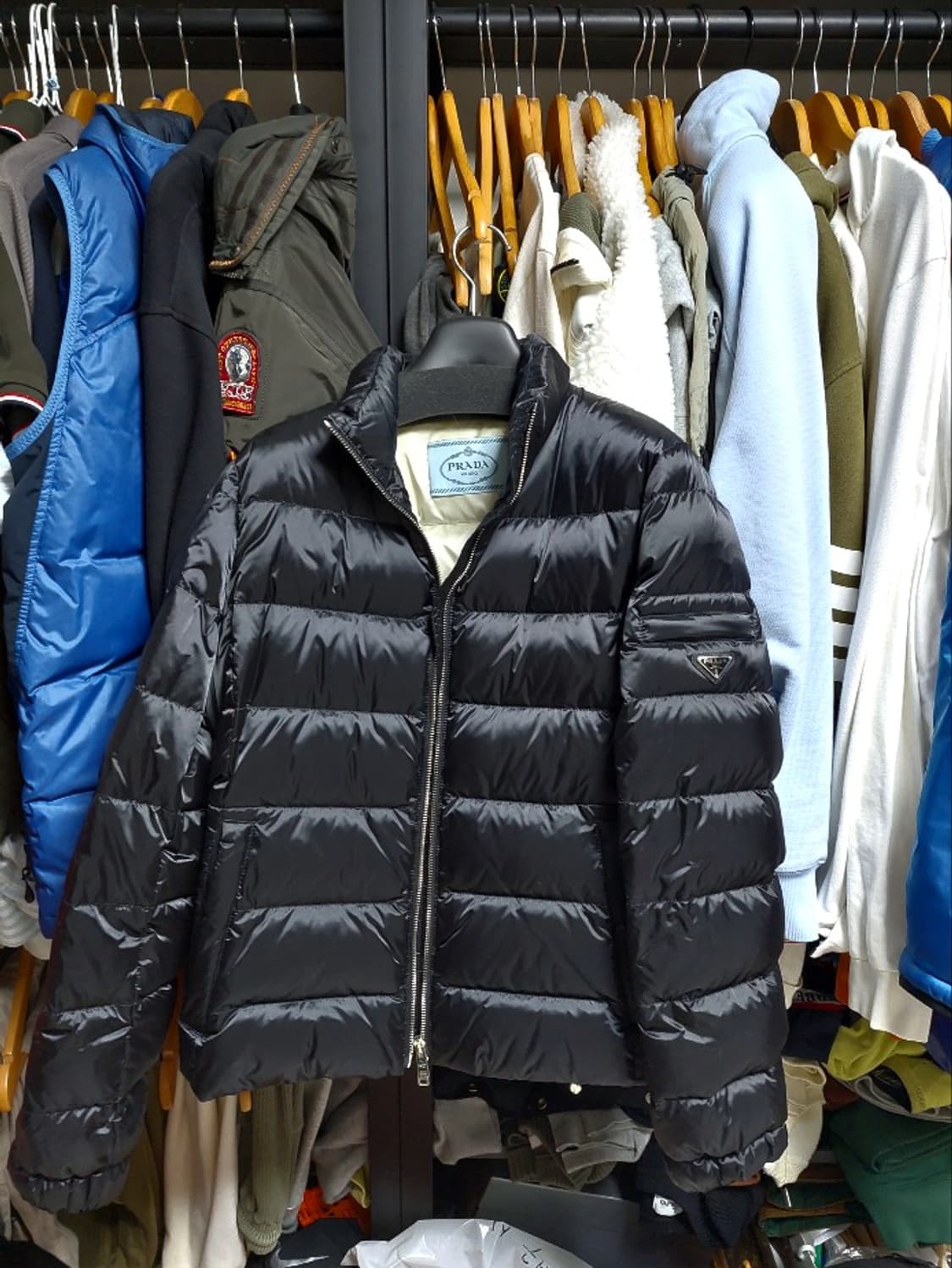 프라다 블랙 패딩 점퍼 44사이즈 상품이미지1