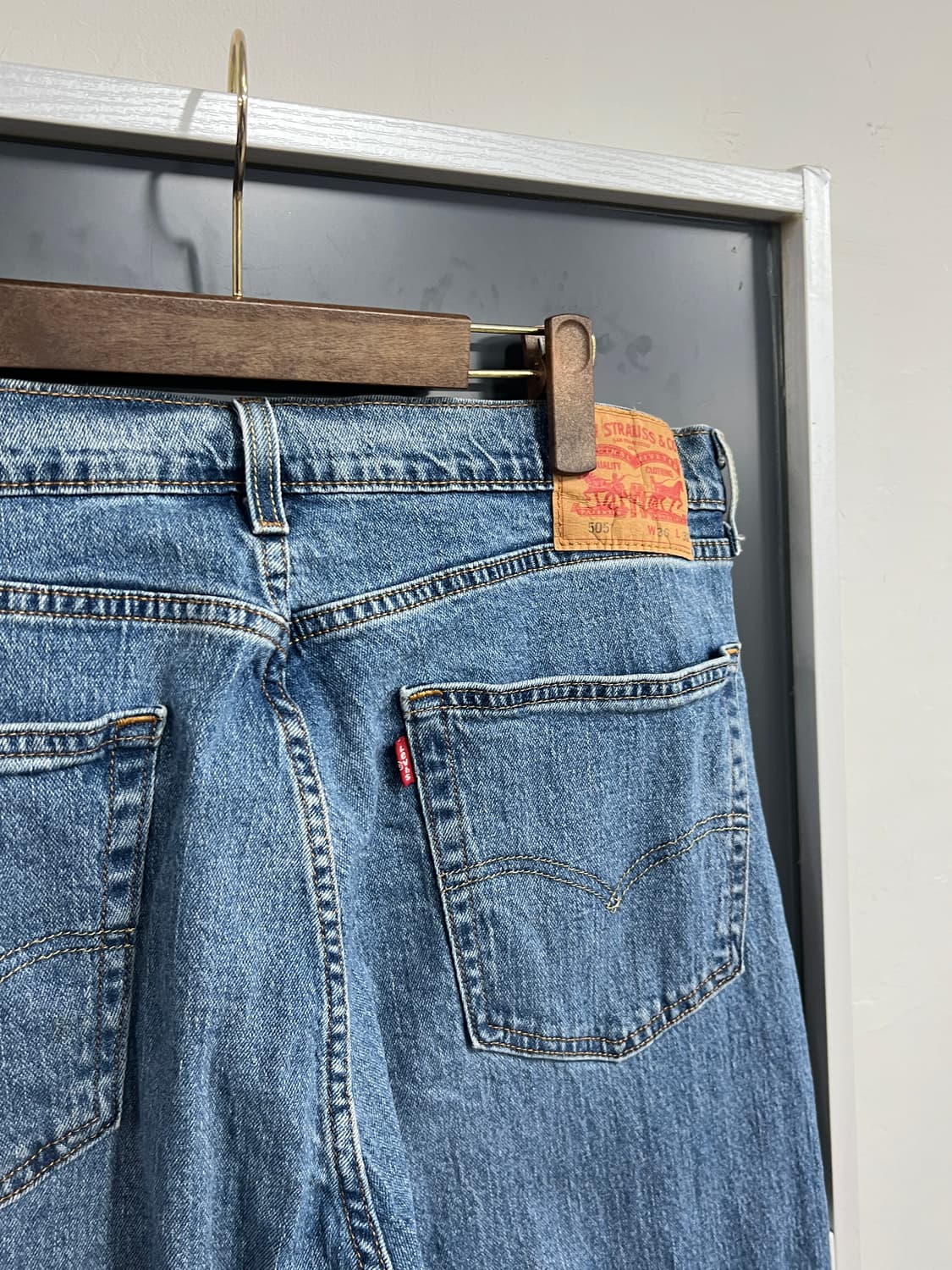 Levis 리바이스 505 레귤러 스트레이트 연청 데님 팬츠 상품이미지2