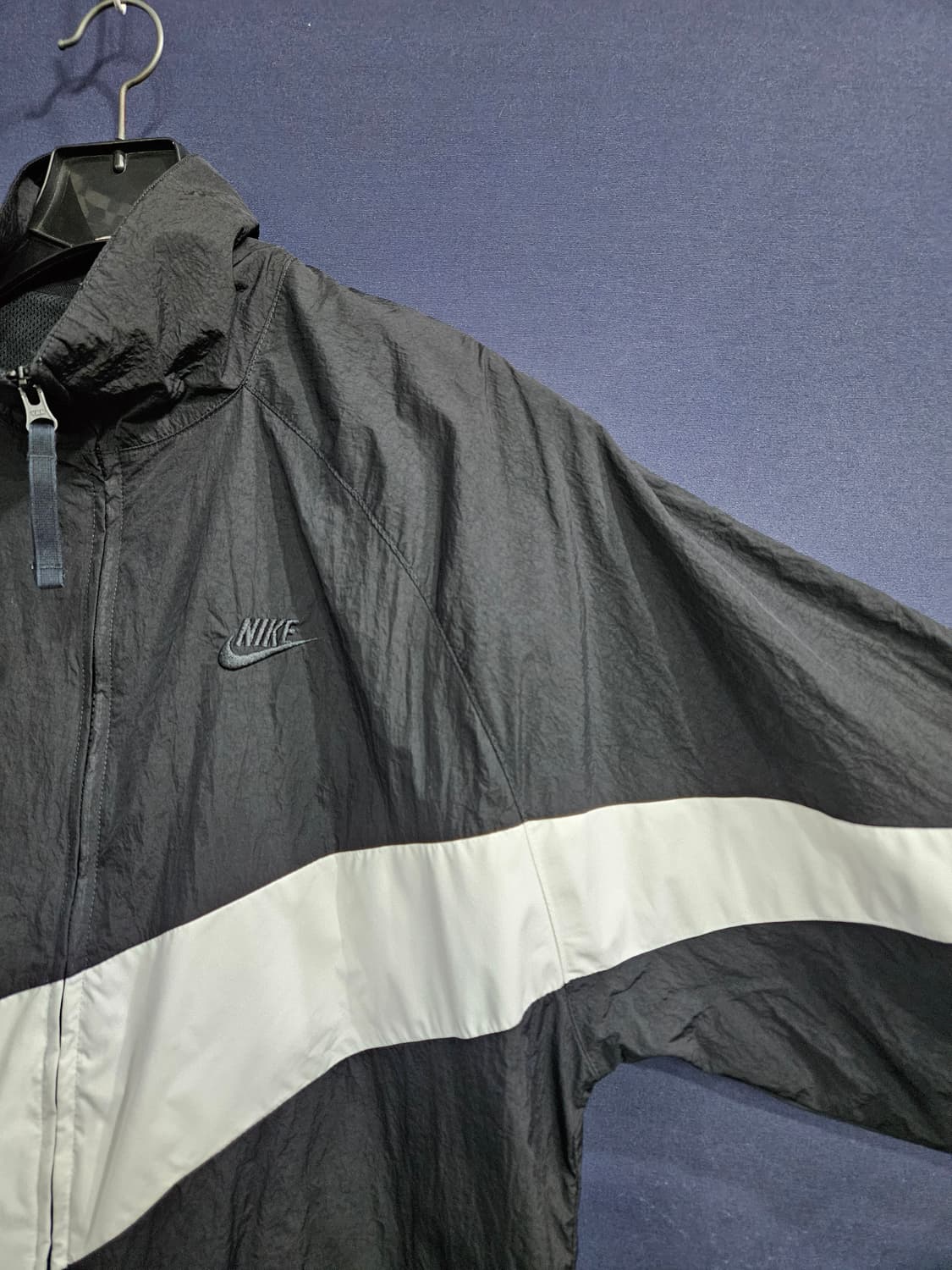 나이키 자수로고 빅스우시 블랙 남성 100 바람막이 집업자켓  상품이미지4