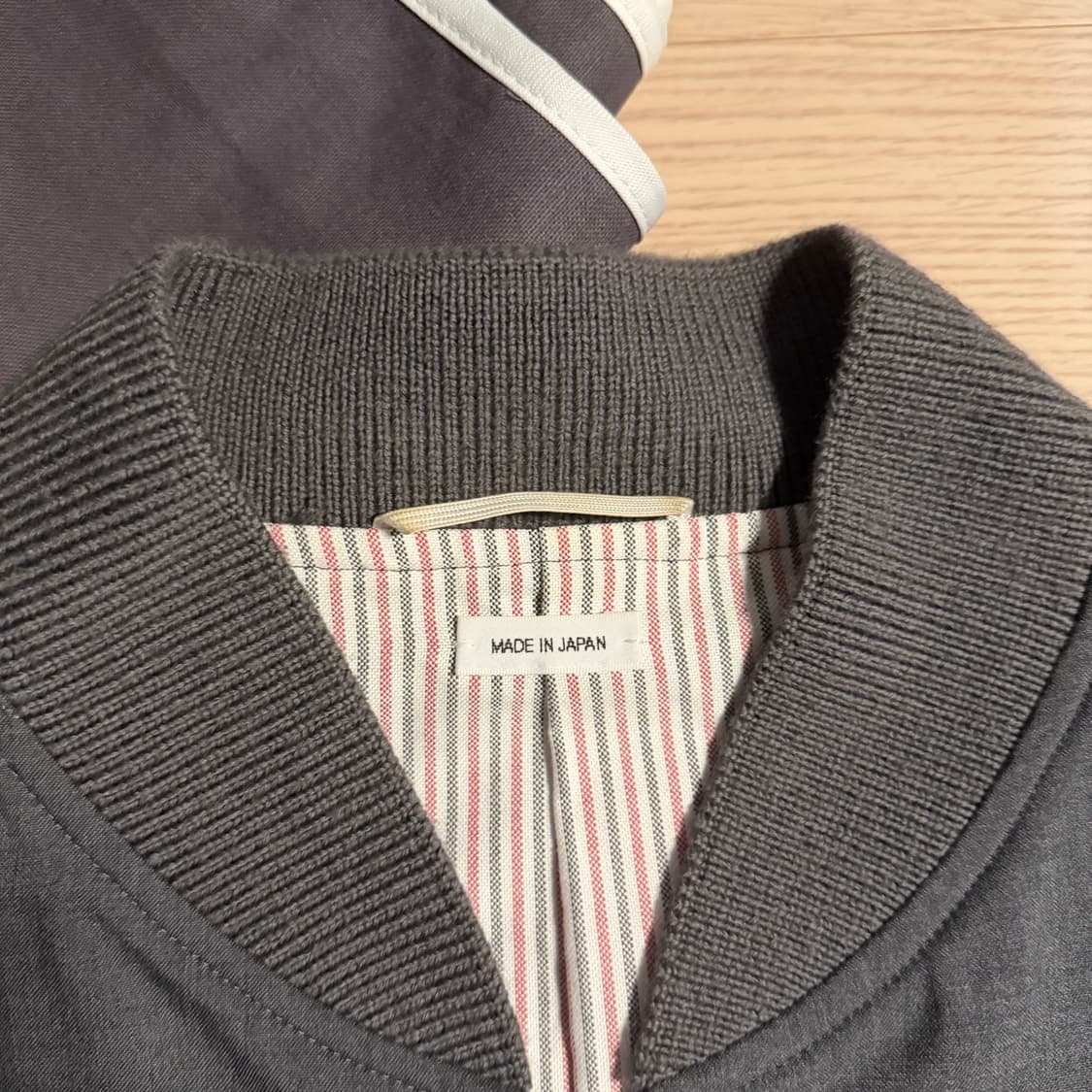 {당일발송/3size} 톰브라운 사선완장 봄버 울 자켓 그레이 한정판 상품이미지3