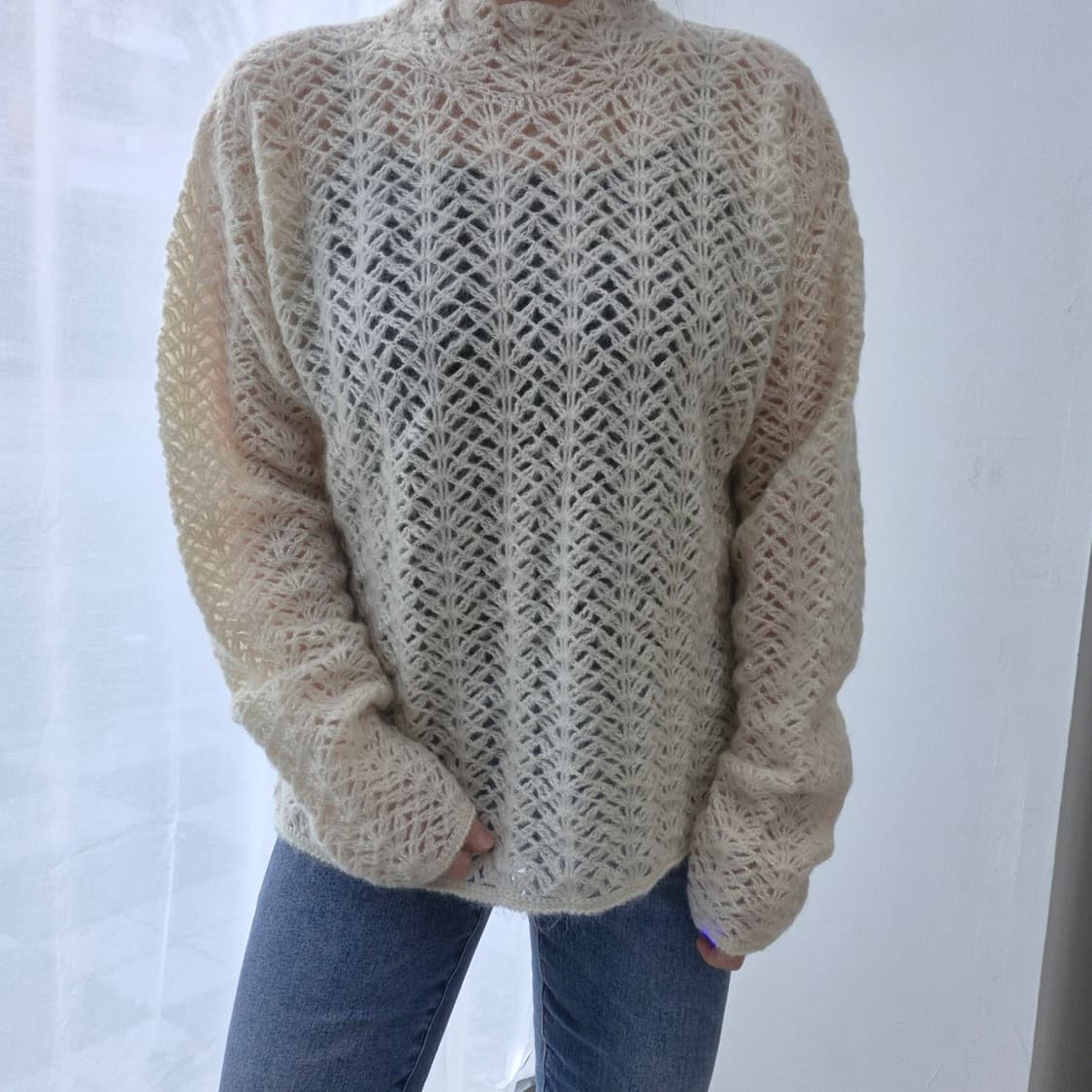 아이보리 모헤어 울 펀칭 시스루 하이넥 니트 상품이미지2