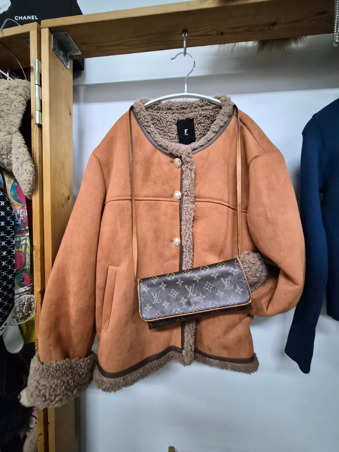 레노마 라운드 뽀글 무스탕 상품이미지1