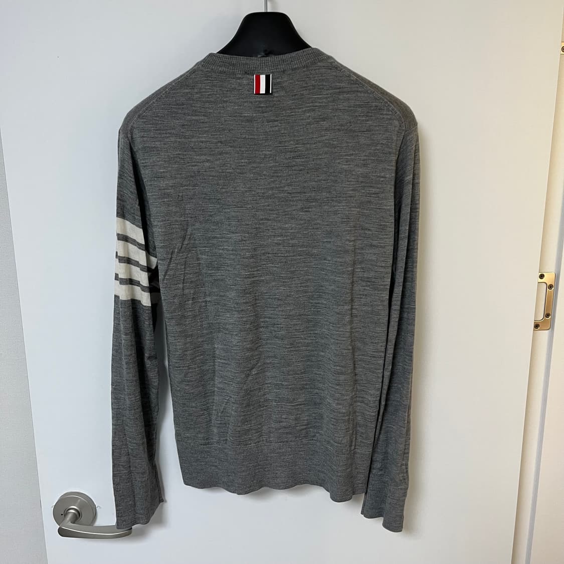 3 톰브라운 4 바 스트라이프 서스테이너블 그레이 니트 상품이미지3