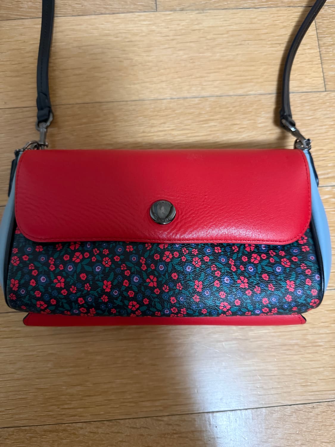 코치(Coach)의 플로럴 프린트 리버서블 크로스백  상품이미지4